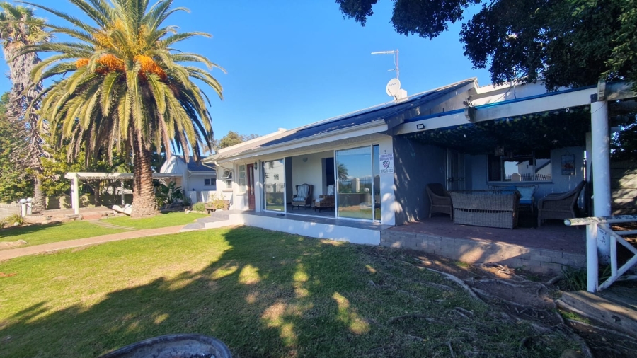 4 Bedroom Property for Sale in Stompneus Bay Western Cape
